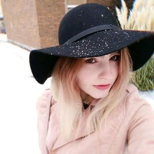 Meet your Posher, Amara